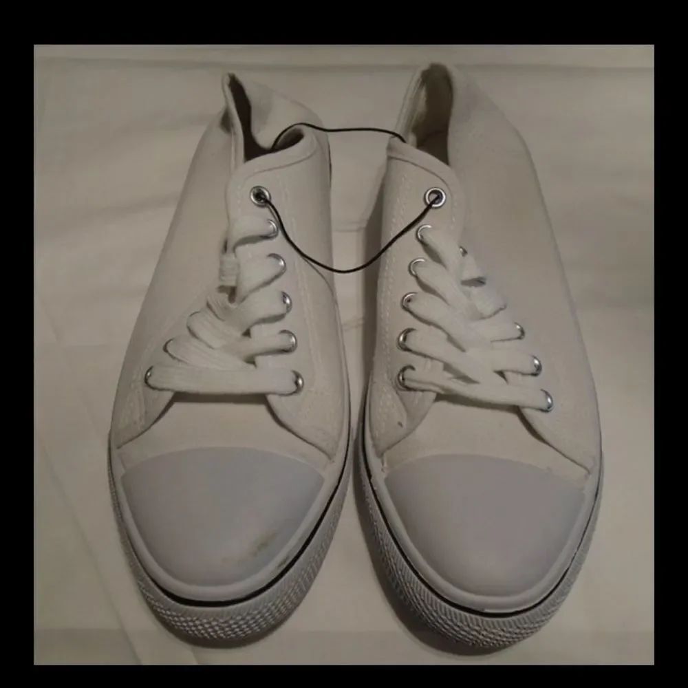 BRAND NEW CHARLOTTE RUSSE ROUND TOE SLIP-ON SNEAKER - Picture 13 of 15